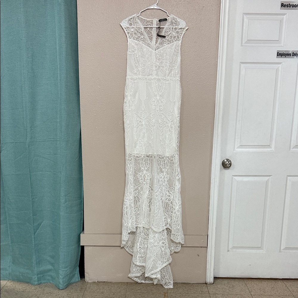 NWT SHEILAY Flora lLace Dress w/Train